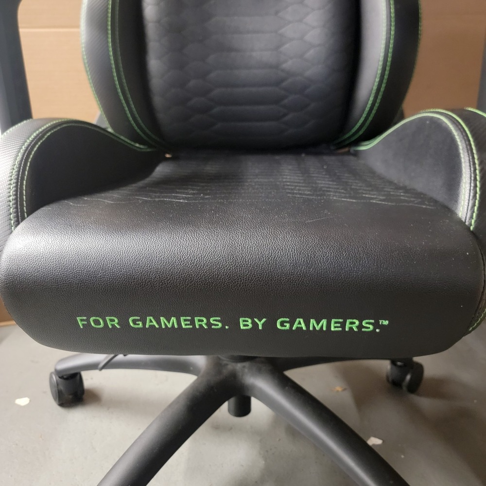 Razer Iskur Gaming Chair: Ergonomic Lumbar Support System Excellent Photos!
